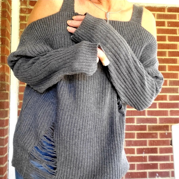Distressed sweater - Picture 5 of 8